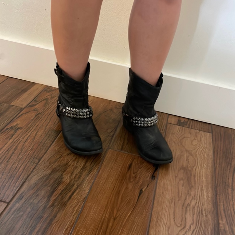 Gianni Bini ankle boots